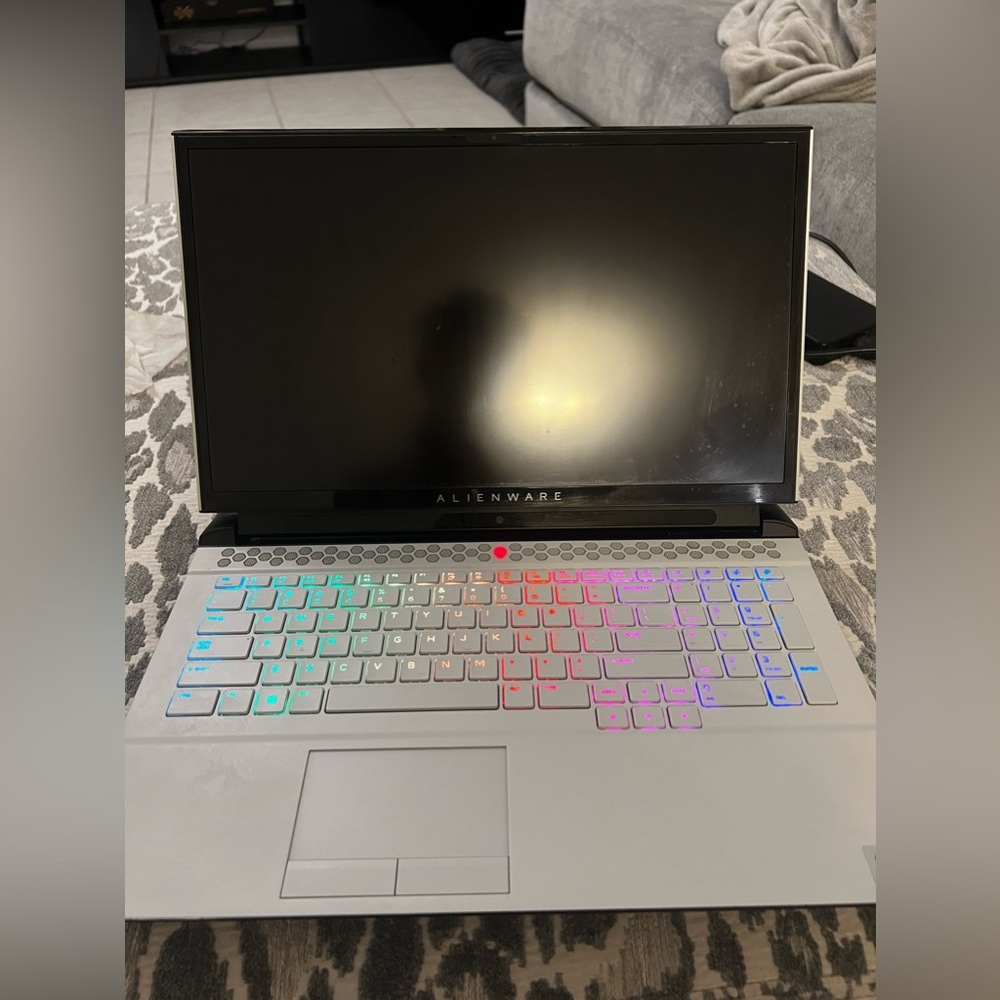 Alienware 51m R2 Gaming Laptop - Picture 2 of 11